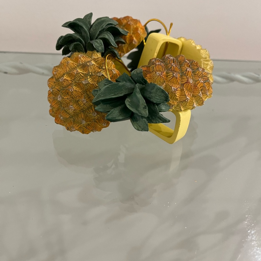 🍍Fun Set of 4 Pineapple Shaped Napkin Rings 🍍